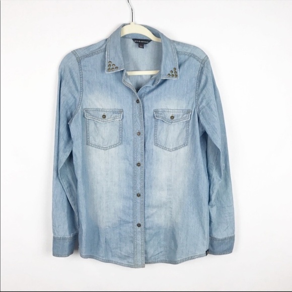 Rock & Republic Chambray Denim Tencel Studs Top Sz S EUC - Picture 1 of 6